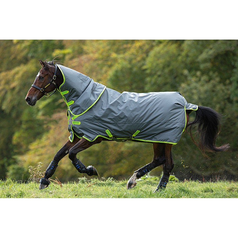 Couverture cheval Amigo Hero 900 avec couvre cou Couverture cheval Amigo Hero 900 avec couvre cou